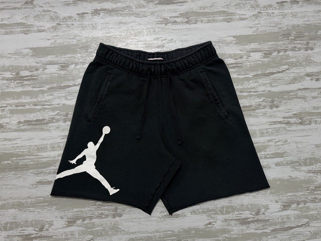 ✅Jordan Shorts (Category: Shorts) located in Dumaguete. Submitted by good_stuff_dgte (Listing ID 1469211343, Image 2). Description: ✅Jordan Shorts -₱650 -Size xs on tag but fits small (28-32 waistline) -Length: 16.5 -Leg opening: 11.5 -Color rate 9.5/10 -No issue (excellent condition).