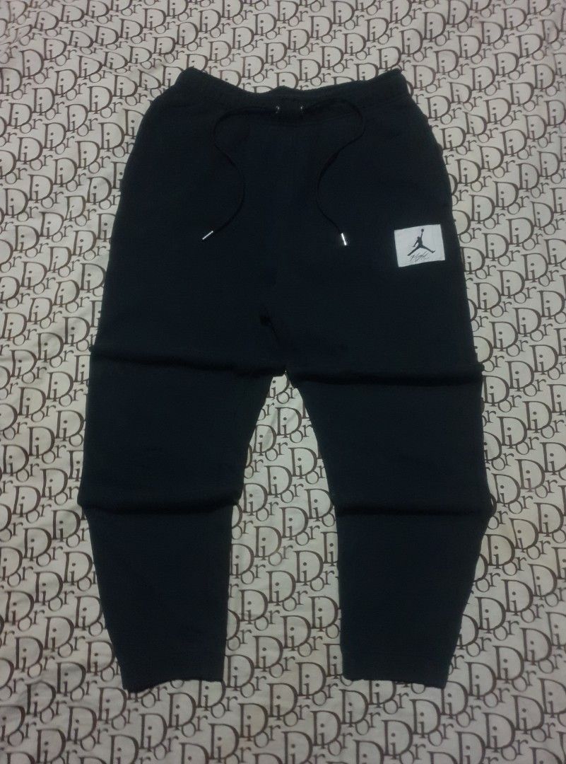 Jordan sweatpants (Category: Joggers) located in San Fernando. Submitted by retro.district. (Listing ID 1469371889, Image 1). Description: - Jordan sweatpants - Size: XL Waistline: Freesize w/ Lace Length: 42 thighs: 13 Leg Opening: 6 to 8 - Condition: Excellent - No issue - Color Rate: 9.5/10.