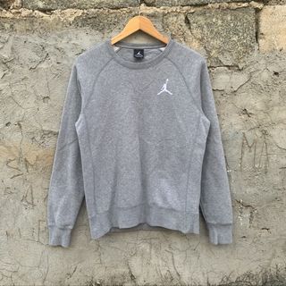 (Category: ) located in . Submitted by _thrift.clothes._ (Listing ID 1469169779, Image 1). Description: .