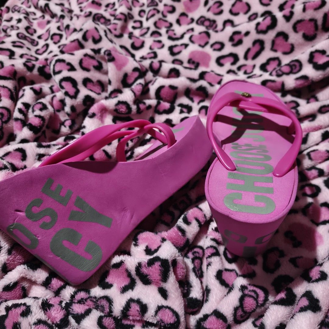 Juicy couture wedge (Category: Wedges) located in Baguio. Submitted by juicyyyy.gals (Listing ID 1469285745, Image 3). Description: size: 9 inches or 23cm 6.5 US wedge height: 4.2in signs of usage 2k free ship.