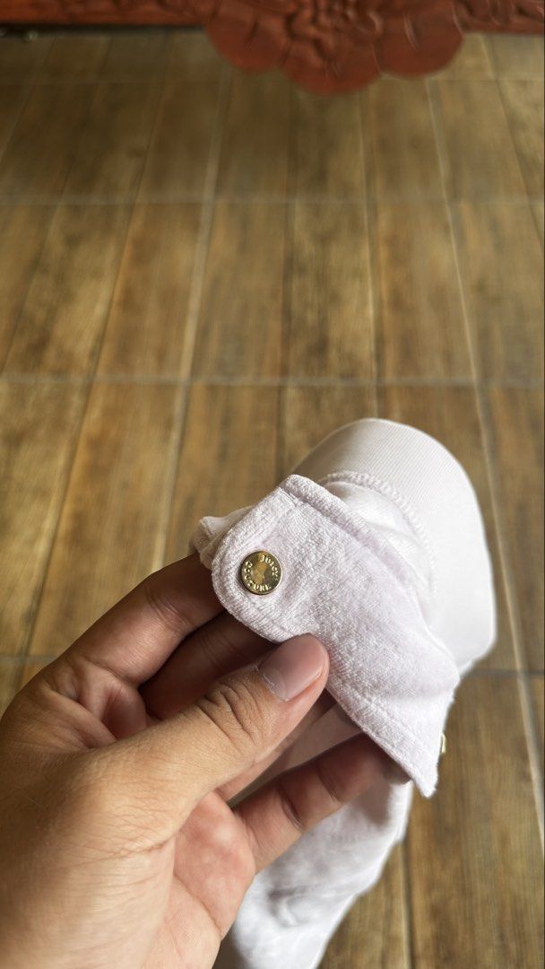 JUICY COUTURE Y2K SWEAT JOGGER (Category: Other Bottoms) located in Manila. Submitted by urban.vintage (Listing ID 1469205234, Image 3). Description: ISSUE: NONE (NEED WASH) MOP :GCASH (NO COD) SHIP VIA: LALAMOVE & J&T LOCATION: PASIG CITY LENGTH: 40 HEM : 5-7 WIDTH :28-32 .