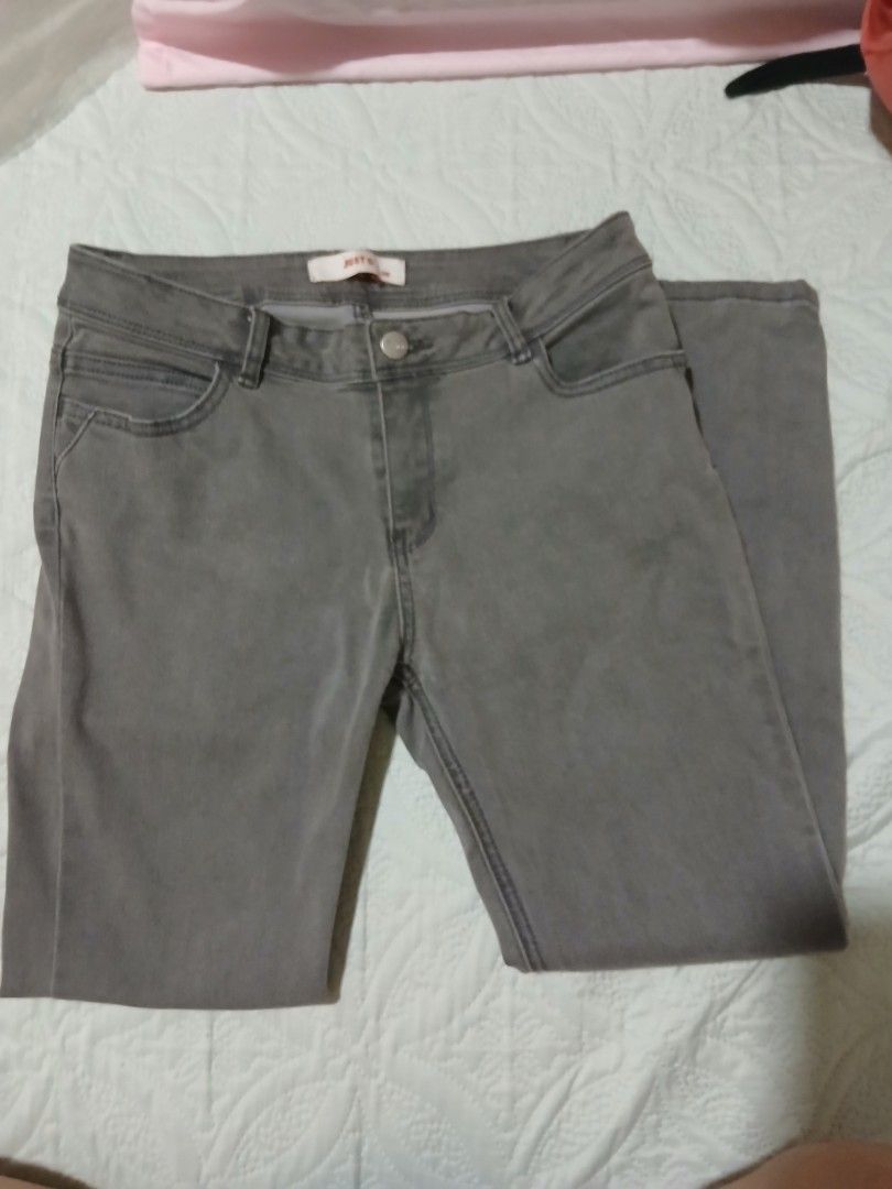Just G Grey Jeans Size 36 (Category: Jeans) located in Cainta. Submitted by chickennuggirl (Listing ID 1469380161, Image 2). Description: - Brand/Style: Just G grey denim jeans - Size: 36 - Fit: Standard fit through the leg - Design: Classic five-pocket style with button closure and belt loops - Color: Neutral solid grey wash, easy to style with any top or shoes - Condition: Excellent, ready to wear.