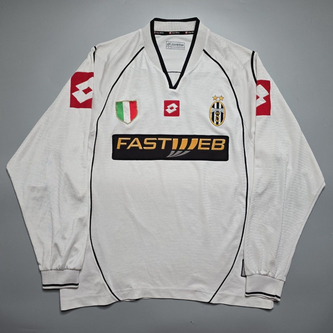 Juventus 2002/2003 Away Long-Sleeve Jersey (Category: Activewear) located in Malabon City. Submitted by buynflex (Listing ID 1469255211, Image 1). Description: Juventus 2002/2003 Away Long-Sleeve Jersey Size XL Used Good Condition.