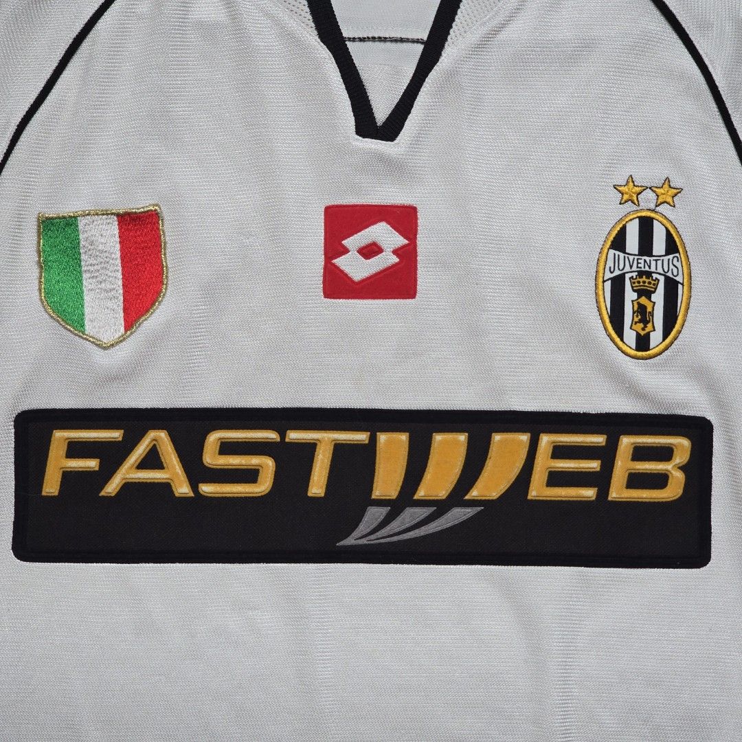 Juventus 2002/2003 Away Long-Sleeve Jersey (Category: Activewear) located in Malabon City. Submitted by buynflex (Listing ID 1469255211, Image 3). Description: Juventus 2002/2003 Away Long-Sleeve Jersey Size XL Used Good Condition.