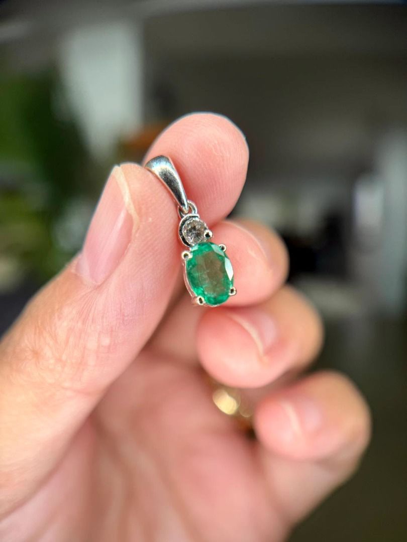 K18WG Japan Emerald & Diamonds Pendant (Category: Body Jewelry) located in Baguio. Submitted by asna_taku (Listing ID 1469240723, Image 3). Description: 💚 K18WG Japan Emerald & Diamonds Pendant 💎 A gorgeous green emerald paired with sparkling natural diamonds in elegant white gold! ✨ 💚 0.90ct emerald 💎 0.12ct diamonds 🤍 K18WG Japan white gold ⚖️ 1.3g A timeless fine jewelry treasure for emerald lovers and collectors. The rich green hue makes