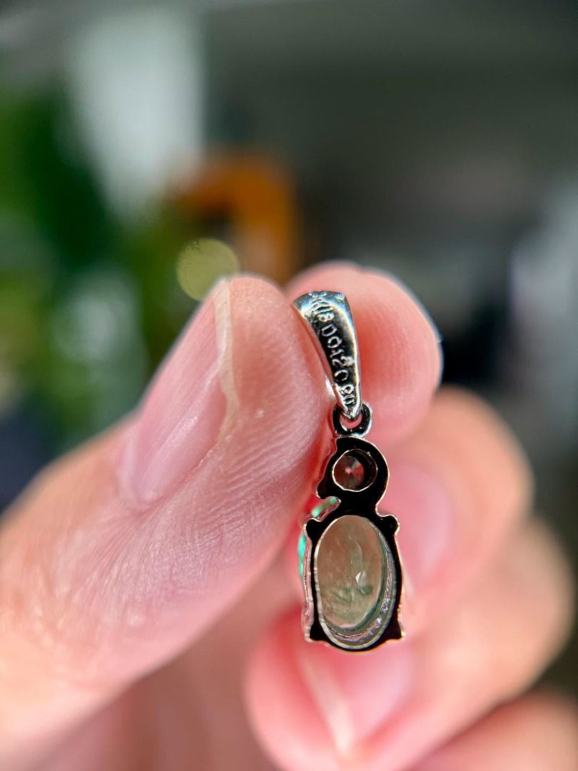 K18WG Japan Emerald & Diamonds Pendant (Category: Body Jewelry) located in Baguio. Submitted by asna_taku (Listing ID 1469240723, Image 2). Description: 💚 K18WG Japan Emerald & Diamonds Pendant 💎 A gorgeous green emerald paired with sparkling natural diamonds in elegant white gold! ✨ 💚 0.90ct emerald 💎 0.12ct diamonds 🤍 K18WG Japan white gold ⚖️ 1.3g A timeless fine jewelry treasure for emerald lovers and collectors. The rich green hue makes