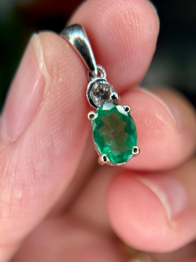 K18WG Japan Emerald & Diamonds Pendant (Category: Body Jewelry) located in Baguio. Submitted by asna_taku (Listing ID 1469240723, Image 1). Description: 💚 K18WG Japan Emerald & Diamonds Pendant 💎 A gorgeous green emerald paired with sparkling natural diamonds in elegant white gold! ✨ 💚 0.90ct emerald 💎 0.12ct diamonds 🤍 K18WG Japan white gold ⚖️ 1.3g A timeless fine jewelry treasure for emerald lovers and collectors. The rich green hue makes