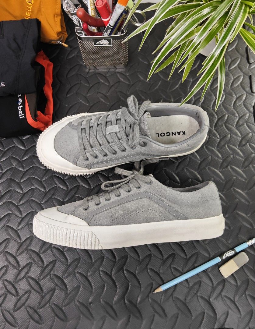 Kangol sneaker shoes (Category: Sneakers) located in Muntinlupa City. Submitted by mlbphworks (Listing ID 1469260497, Image 1). Description: #BestDeals‼️ #SALE❗️😊👇 KANGOL shoes sneakers mens Excellent almost good as new 98% outsole 98% easthetic OntagSize: 8us /7uk / 26cm / 41 Euro or 9-9.5 on wmns 1,795 PHP only pickup If ship buyer expense Loc. Alabang ilaya or Same day delivery via lalamove ( book by the buyer) within metro manila or near mu