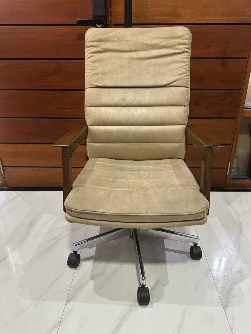 Karimoku Office Desk Chair (Category: Office Furniture & Fixtures) located in Quezon City. Submitted by dannikkishoppe2 (Listing ID 1469390717, Image 2). Description: Karimoku Office Desk Chair‼️₱2800‼️ Good condition W24in x 25in x H39in Seat height 16in Please manage your expectations as there might be minimal flaws. Color may vary due to lighting, it may appear darker or lighter in person. Check photos first before buying. Please refrain from 