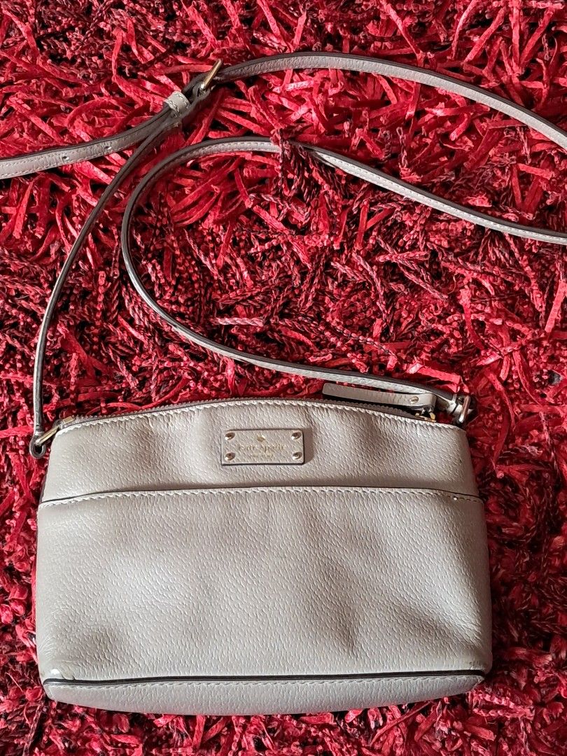 Kate Spade (Category: Cross-body Bags) located in Quezon City. Submitted by dealtoshop (Listing ID 1469170942, Image 1). Description: 100% Original Kate Spade Leather Sling Bag. In pristine condition. Please see the photos for your references..