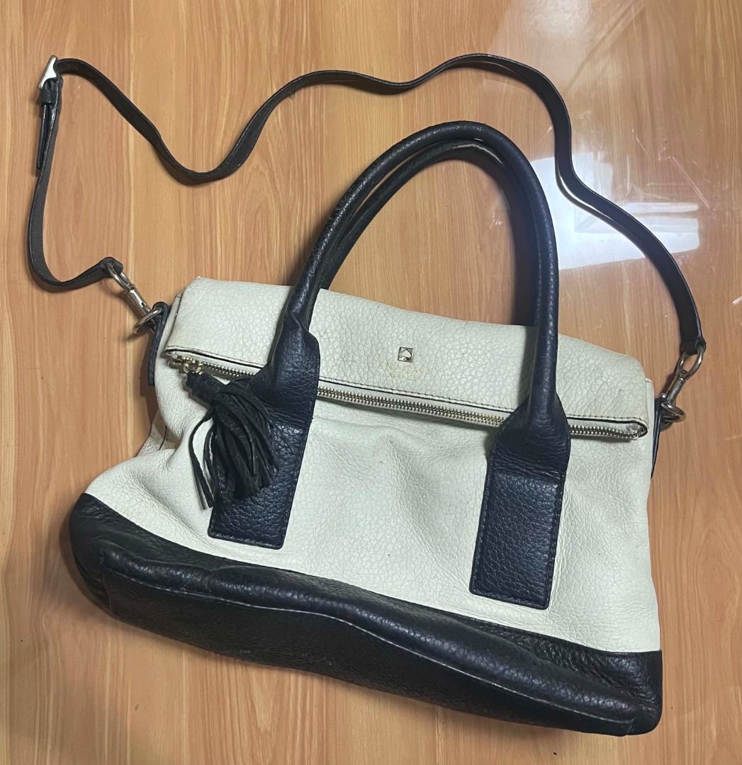 Kate Spade Black and White Leather Handbag (Category: Shoulder Bags) located in Manila. Submitted by senggggg. (Listing ID 1469190317, Image 2). Description: good condition working zip sign of use check details and size.