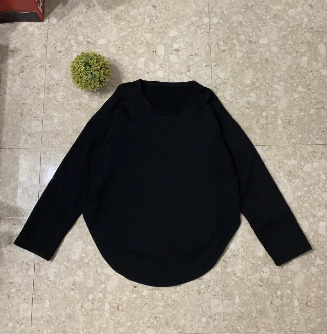 Kazuko Kitamura sweater like new condition (Category: Coats, Jackets and Outerwear) located in Aloran. Submitted by k-thrift (Listing ID 1469255922, Image 1). Description: .