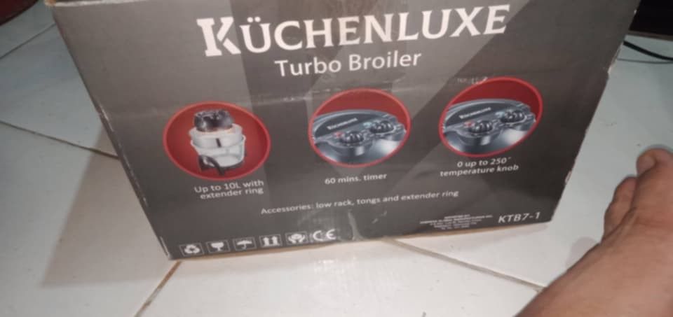 Küchenluxe Turbo Broiler KTB7-1 (Category: Cookware & Accessories) located in Caloocan City. Submitted by livedeer.49d7c4 (Listing ID 1469257910, Image 1). Description: - Model: Küchenluxe Turbo Broiler KTB7-1 - Capacity: Up to 10L (includes extender ring) - Controls: 60-minute timer and temperature knob up to 250°C - Inclusions: Low rack and tongs - Packaging: Comes with original box - Condition: Well-maintained and ready to use.