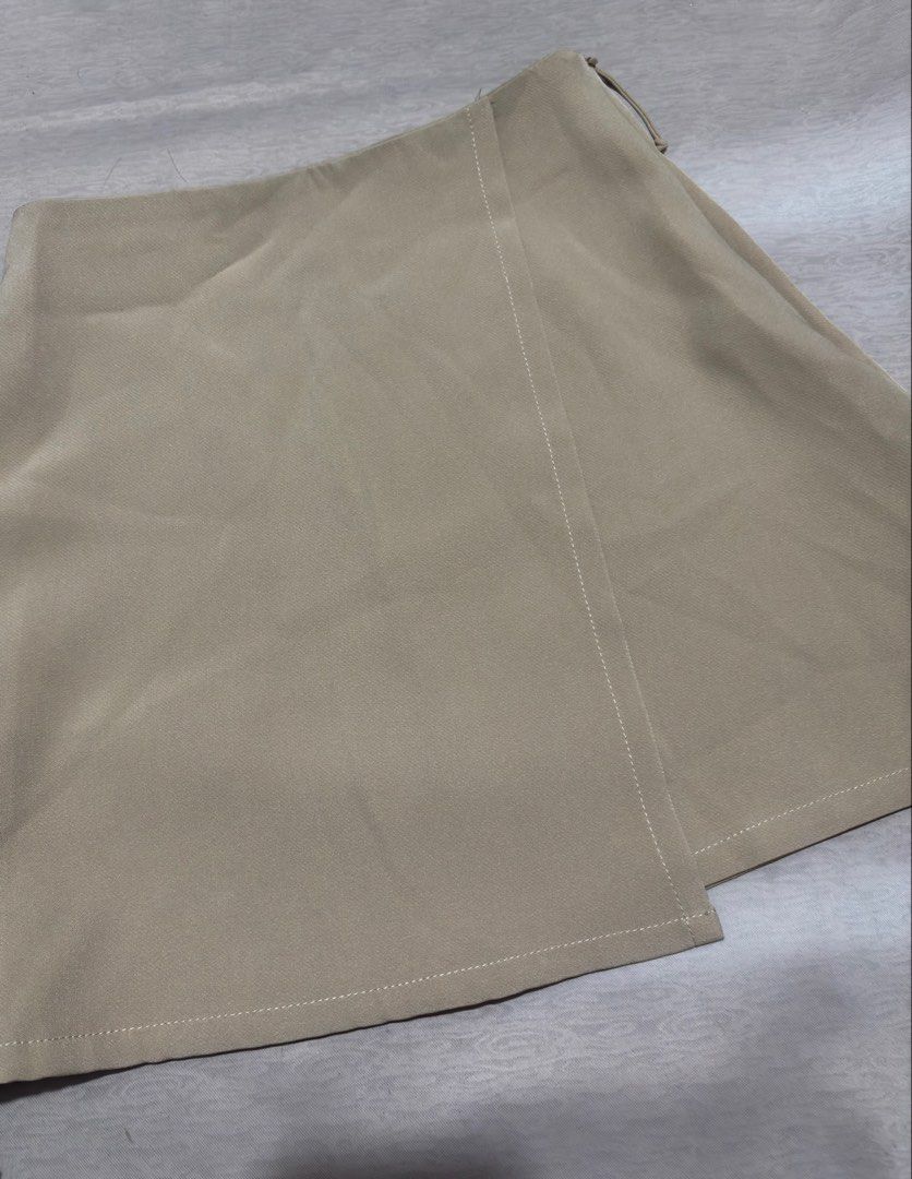 Khaki Skirt (Category: Sets or Coordinates) located in Caloocan City. Submitted by nnnprelovedclothes (Listing ID 1469386999, Image 2). Description: .