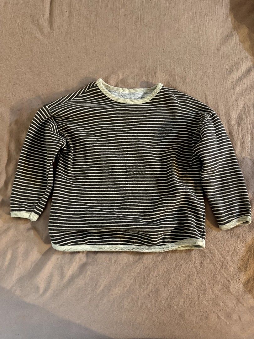 Kids Brown Stripes Sweatshirt (Category: Babies & Kids Fashion) located in Manila. Submitted by withlovesam (Listing ID 1469269490, Image 1). Description: size 120 fits 4-5y/o kid.