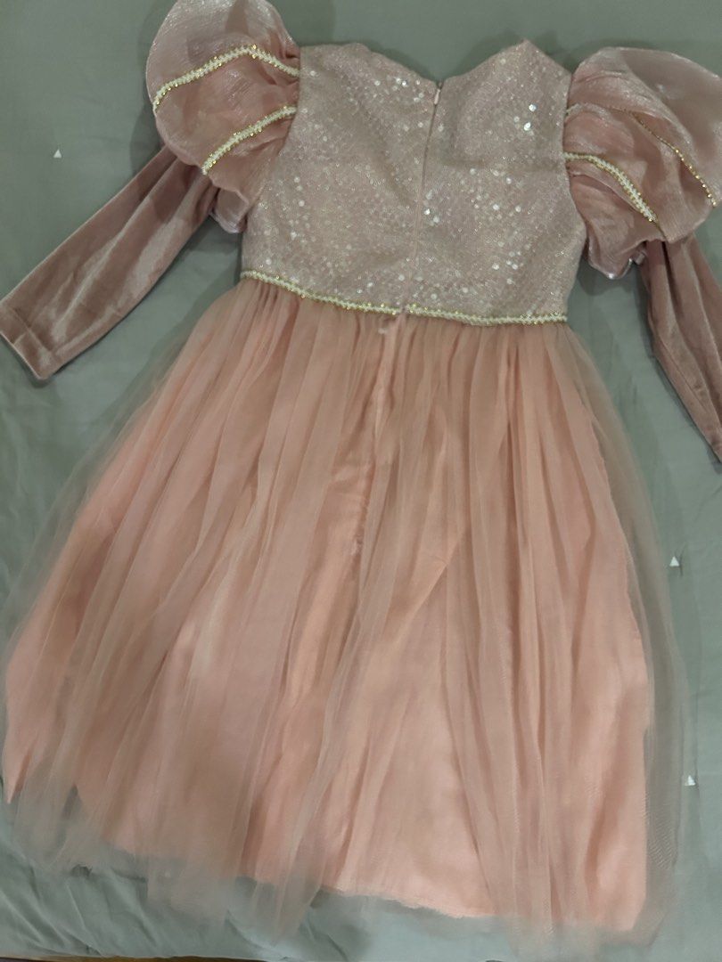 Kids costume - medieval princess (Category: Babies & Kids Fashion) located in Manila. Submitted by wildershores (Listing ID 1469263776, Image 2). Description: Medieval princess costume used only once. Has velvet long sleeves, sequins on the bodice, and a tulle skirt. Perfect for Halloween or Book Week. .