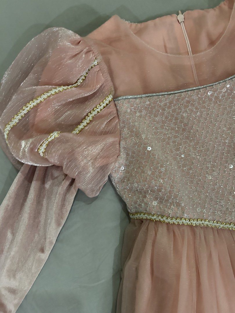 Kids costume - medieval princess (Category: Babies & Kids Fashion) located in Manila. Submitted by wildershores (Listing ID 1469263776, Image 3). Description: Medieval princess costume used only once. Has velvet long sleeves, sequins on the bodice, and a tulle skirt. Perfect for Halloween or Book Week. .