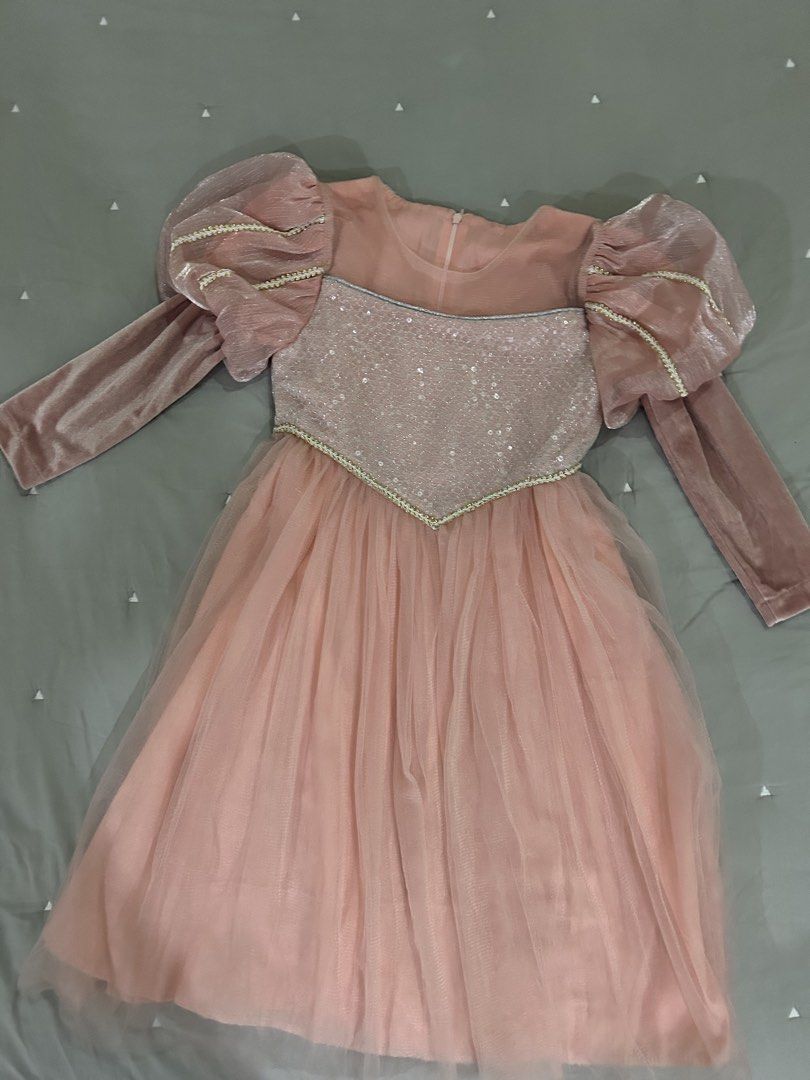 Kids costume - medieval princess (Category: Babies & Kids Fashion) located in Manila. Submitted by wildershores (Listing ID 1469263776, Image 1). Description: Medieval princess costume used only once. Has velvet long sleeves, sequins on the bodice, and a tulle skirt. Perfect for Halloween or Book Week. .