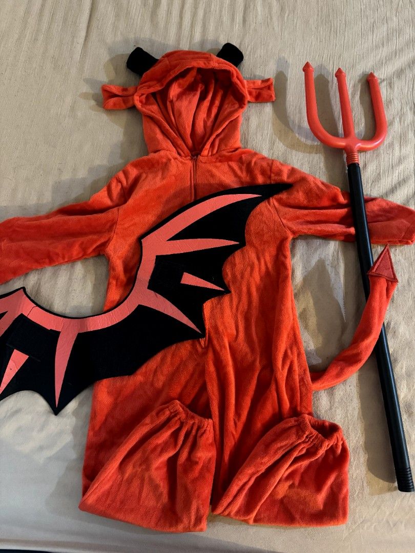 Kids Devil Halloween Costume (Category: Babies & Kids Fashion) located in Manila. Submitted by withlovesam (Listing ID 1469267486, Image 2). Description: fits 4-5y/o kids used once only bought for 1,450.