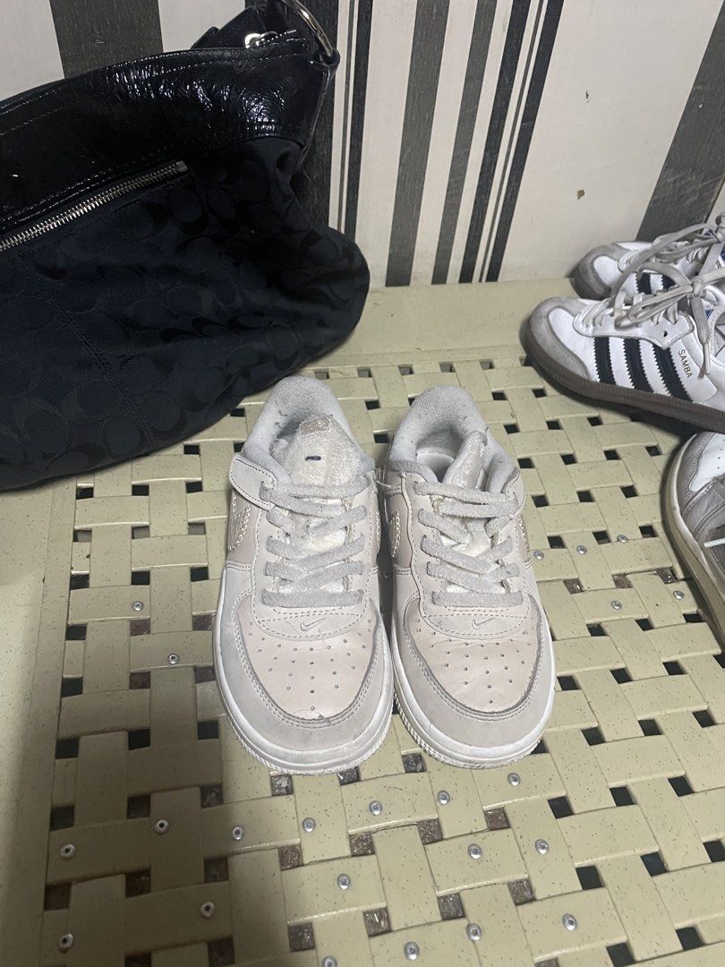 Kids sneakers bundle Nike Adidas size 11c (Category: Babies & Kids Fashion) located in Manila. Submitted by delarosaje13080 (Listing ID 1469374142, Image 3). Description: - Bundle set of 3 popular kids sneakers - Includes Nike Air Force 1, Nike Dunk Low (Silver Swoosh), and Adidas Samba - Size: 11C - Condition: Pre-loved with scuffs and dirty soles - Ideal everyday shoes for fast-growing feet .