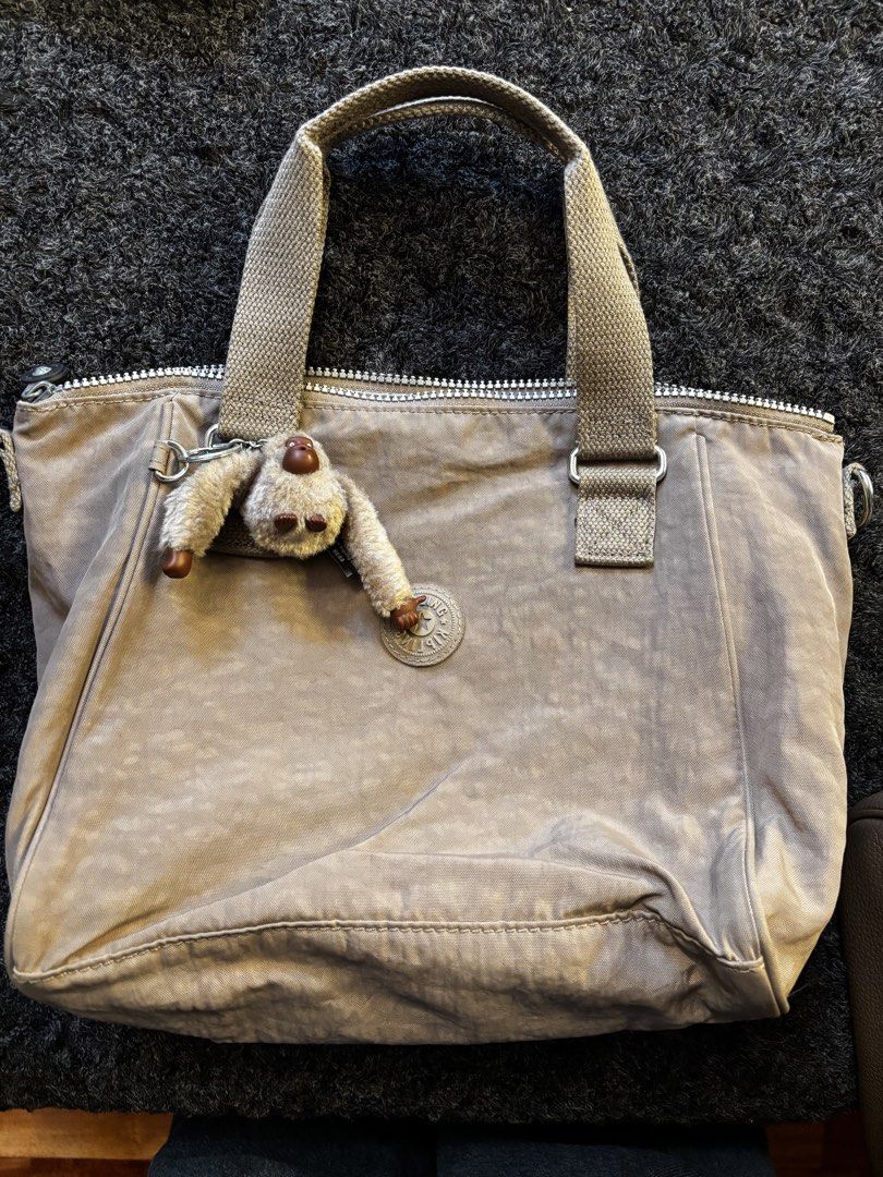 Kipling Bag (Category: Shoulder Bags) located in Pasay City. Submitted by N30G0TMYBAEK (Listing ID 1469272297, Image 1). Description: good condition original missing long strap.