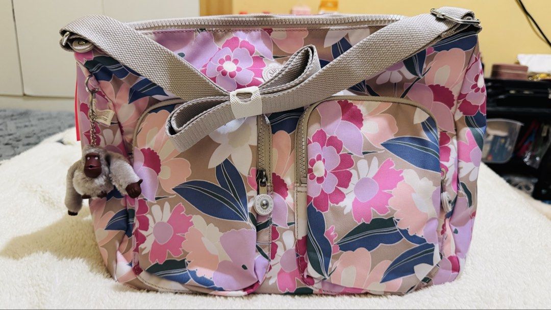 Kipling Sidney Bag (Category: Cross-body Bags) located in Urdaneta. Submitted by fabbylousitemsbykt (Listing ID 1469266895, Image 2). Description: .