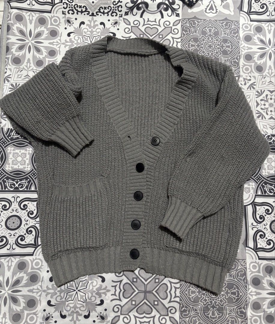 Knitted Cardigan (Category: Coats, Jackets and Outerwear) located in Marikina City. Submitted by shanctuarykrrt (Listing ID 1469358623, Image 1). Description: .