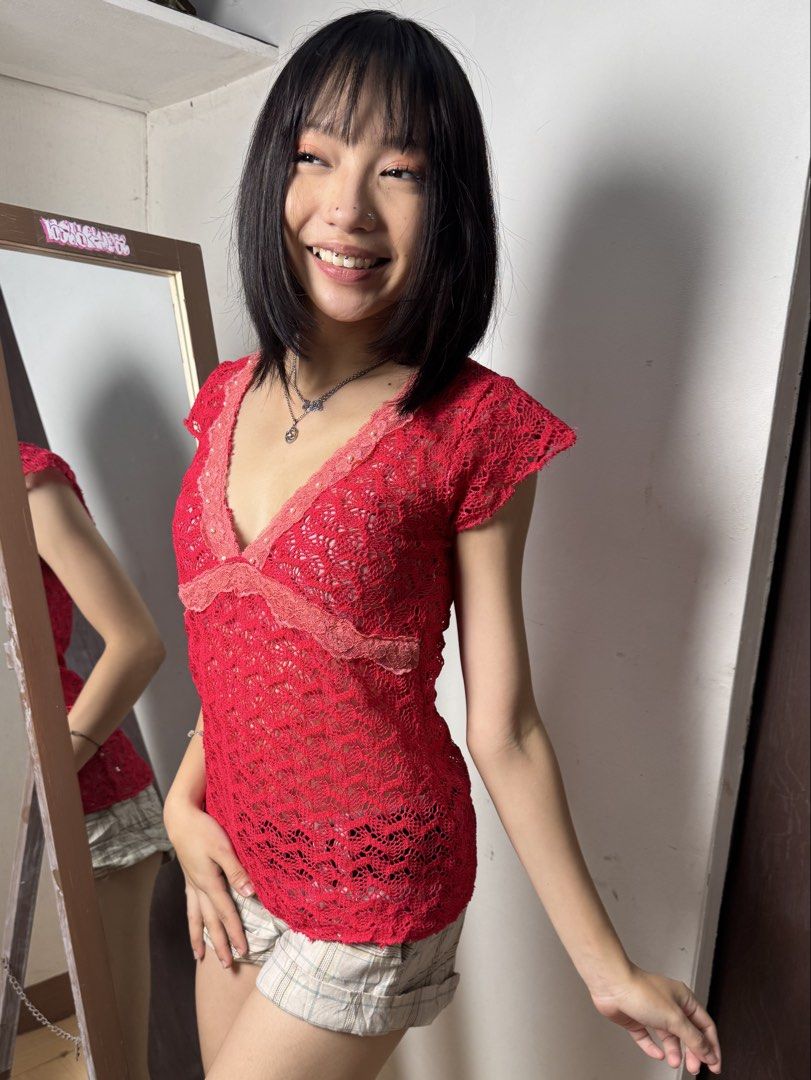 Knitted Pink Blouse (Category: Blouses) located in Manila. Submitted by thriftz2.spaze (Listing ID 1469367248, Image 3). Description: Small-Medium bust - 28 inc length - 22.5 inc . ˖ ꒰𑁬 𝒎𝒐𝒅𝒆𝒍'𝒔 𝒎𝒆𝒂𝒔𝒖𝒓𝒆𝒎𝒆𝒏𝒕𝒔 ໒꒱ ˖ . ಄ XS body ಄ 26 waist ಄ 33-34 hips ಄ 30 bust ಄ 5'3 height . ˖ ꒰𑁬 𝒓𝒆𝒂𝒅 𝒃𝒆𝒇𝒐𝒓𝒆 Ü 𝒐𝒓𝒅𝒆𝒓 ໒꒱ ˖ . ⭒ kindly manage ur expectations ⭒ color may vary due to lighting ⭒ sold as-is. 𝓃ℴ returns/refunds .