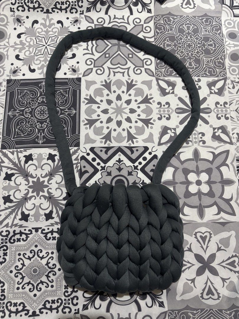 Knitted Sling Bag (Category: Cross-body Bags) located in Marikina City. Submitted by shanctuarykrrt (Listing ID 1469358364, Image 1). Description: .