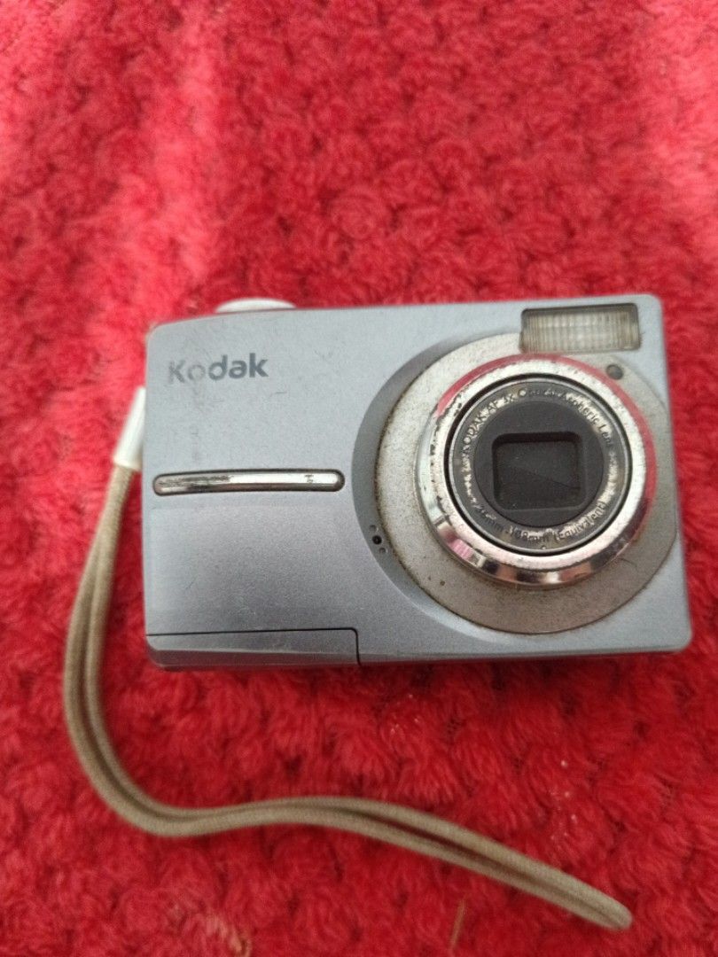 kodak easyshare c813 (Category: Cameras) located in Manila. Submitted by neudacha (Listing ID 1469390978, Image 1). Description: (the battery is not included) AA/lithium battery 8.2 megapixel BUY AT YOUR OWN RISK.