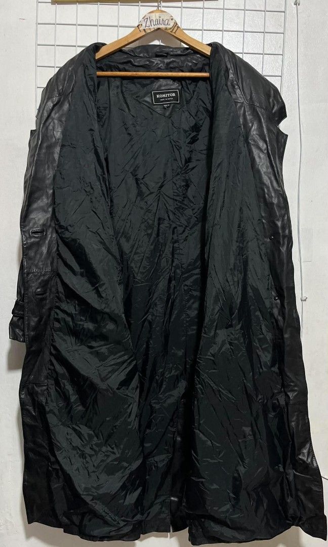 KOMITOR VINTAGE LEATHER COAT (Category: Coats, Jackets and Outerwear) located in Pagsanjan. Submitted by thriftyclothes33 (Listing ID 1469309284, Image 3). Description: 🔥 KOMITOR VINTAGE LEATHER COAT 🧥🤎 💰 ₱1,500 + SF ✨ Classic vintage Korean style 🇰🇷 ✨ Long coat with aged leather finish ✨ Notched lapels & deep hand pockets ✨ Adjustable buckle cuffs 🏷️ Medium to Large 📏 Width 24" • Length 45" 📐 Shoulder 20" 📦 From U.S. package 📍 Laguna 