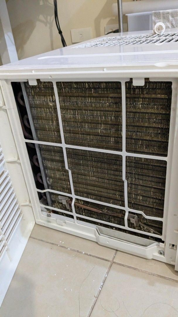 Koppel 1.0 hp Window Type non-inverter Air Conditioner (Category: Air Conditioning and Heating) located in Makati City. Submitted by netsrak07 (Listing ID 1469297716, Image 3). Description: - Brand/Model: Koppel KWR-09M5A Window Type Aircon - Controls: Manual thermostat and operation mode Location: Makati RFS: changed to inverter.