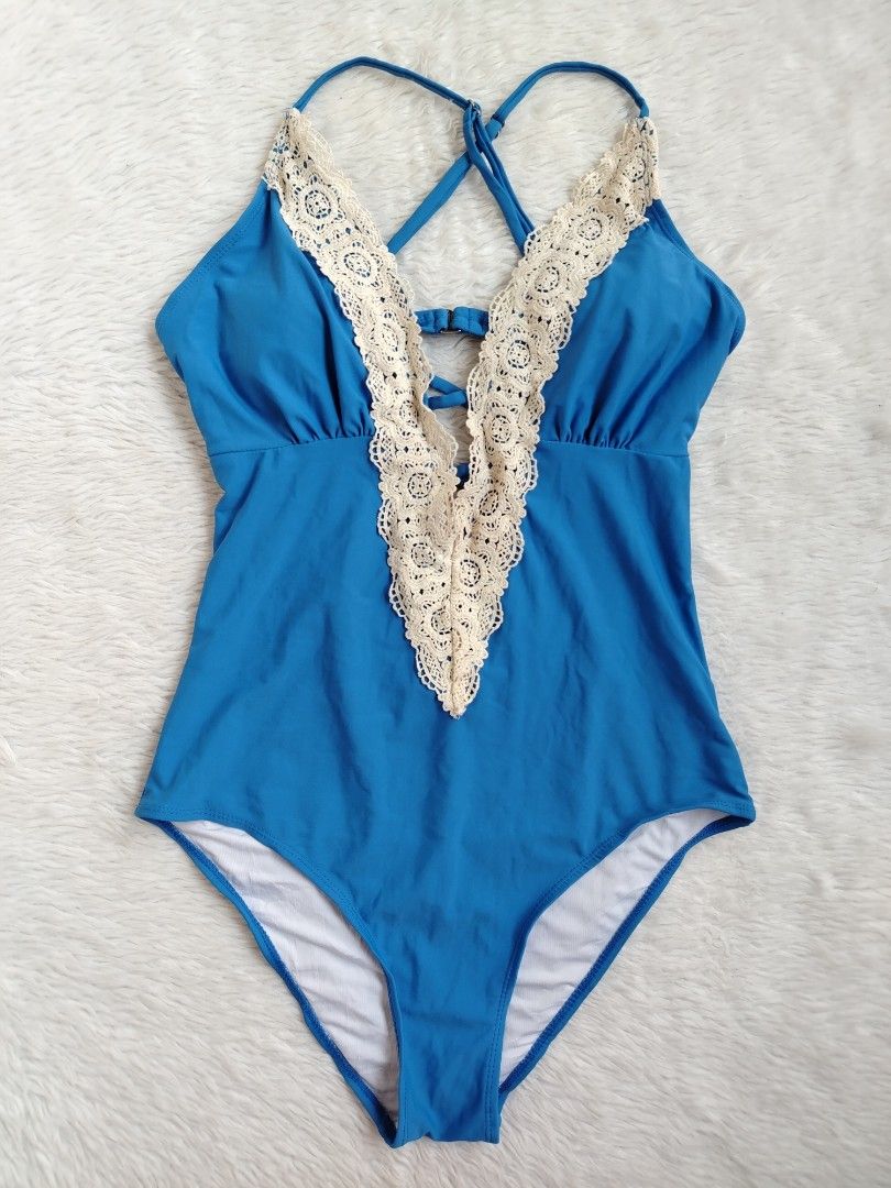 (L) Cupshe (Category: Bikinis & Swimsuits) located in Paranaque City. Submitted by closetbykimkirsten (Listing ID 1469225466, Image 1). Description: 🎀Like New🎀 ✨Brand: Cupshe ⚡Padded 🪷Size: Large 💸Price: P249 (Non Negotiable) ♦️All Items are PRELOVED in good condition. ♦️Please do manage your expectations. ♦️WASH before USE ♦️BUY at your own RISK 🔥NO RETURN NO EXCHANGE POLICY🔥 ⛔BOGUS BUYER/JOY RESERVER will be posted in every groups⛔.
