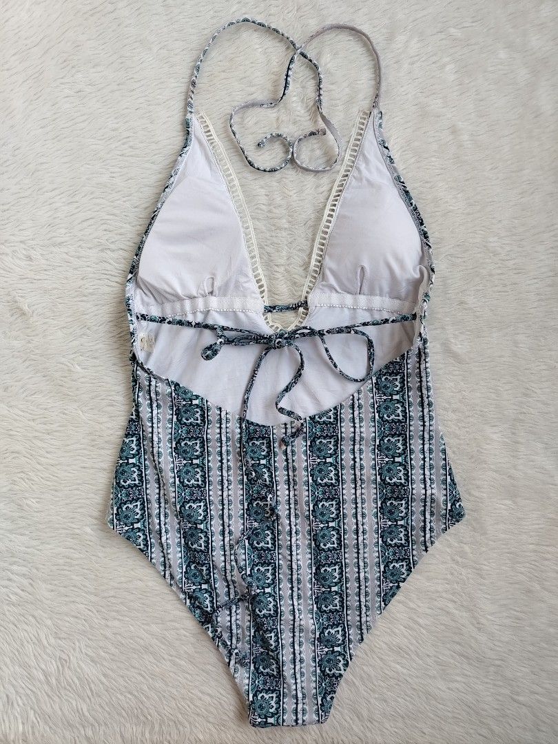(L) Cupshe (Category: Bikinis & Swimsuits) located in Paranaque City. Submitted by closetbykimkirsten (Listing ID 1469225633, Image 2). Description: 🎀Like New🎀 ✨Brand: Cupshe ⚡Padded 🪷Size: Large 💸Price: P280 (Non Negotiable) ♦️All Items are PRELOVED in good condition. ♦️Please do manage your expectations. ♦️WASH before USE ♦️BUY at your own RISK 🔥NO RETURN NO EXCHANGE POLICY🔥 ⛔BOGUS BUYER/JOY RESERVER will be posted in every groups⛔.