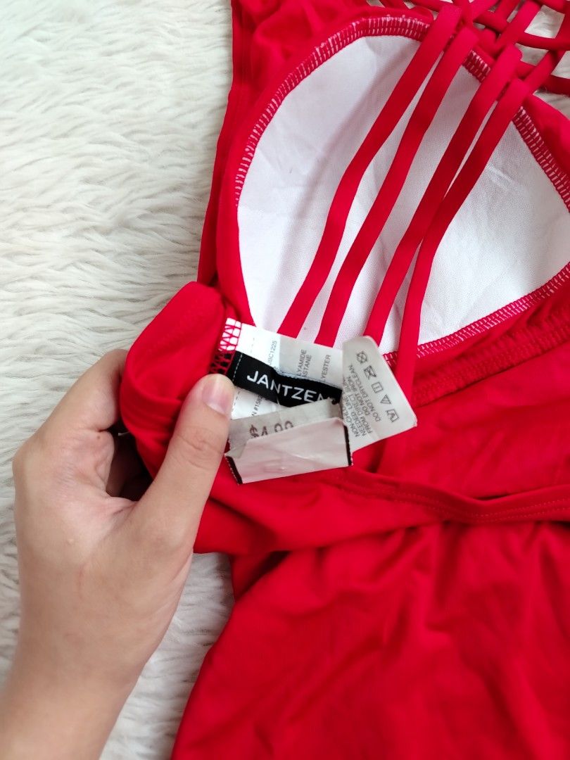 (L) Jantzen (Category: Bikinis & Swimsuits) located in Paranaque City. Submitted by closetbykimkirsten (Listing ID 1469226235, Image 3). Description: 🎀Like New🎀 ✨Brand: JANTZEN ⚡Built in pad -Tummy Control 🪷Size: Large 💸Price: P250 (Non Negotiable) ♦️All Items are PRELOVED in good condition. ♦️Please do manage your expectations. ♦️WASH before USE ♦️BUY at your own RISK 🔥NO RETURN NO EXCHANGE POLICY🔥 ⛔BOGUS BUYER/JOY RESERVER will be posted 