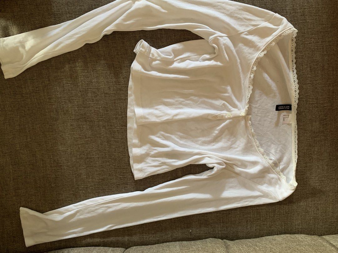 Lacey crop top (Category: Longsleeves) located in Camalig. Submitted by abyssia (Listing ID 1469184524, Image 1). Description: .