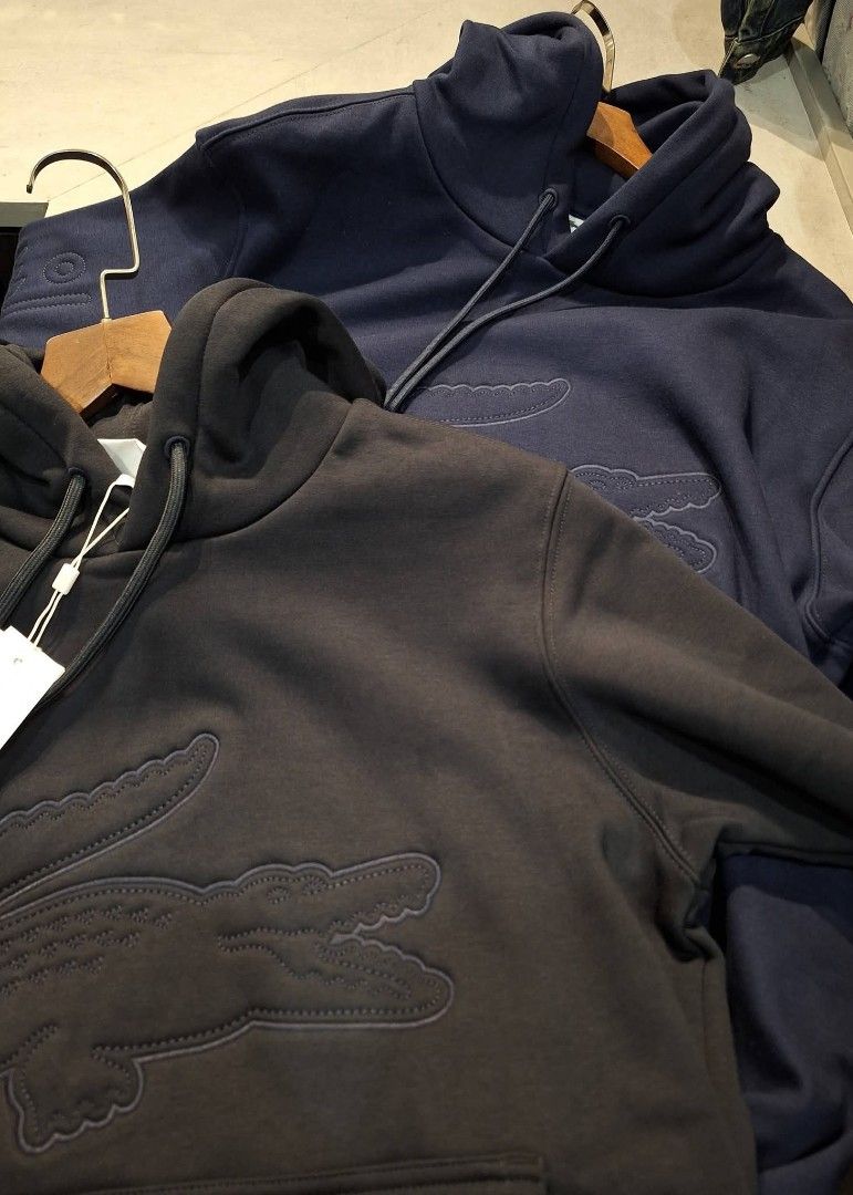 Lacoste fleece hoodie pullover navy blue (Category: Coats, Jackets and Outerwear) located in Muntinlupa City. Submitted by kstefanomela14 (Listing ID 1469164149, Image 1). Description: Lacoste pullover hoodie Colors: Black - 20x25.5 Navyblue small - 20x25.5 Med - 21x26 Large - 22x27 XL - 23X28 Cod cop Lbc j&t lalamove.