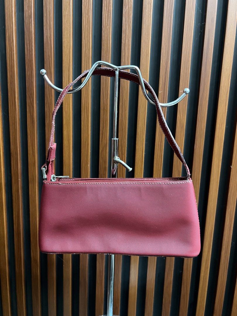 Lacoste Kili (Category: Luxury Bags & Wallets) located in Dagupan City. Submitted by nicacloset.ph (Listing ID 1469391070, Image 2). Description: rubber lining issue.