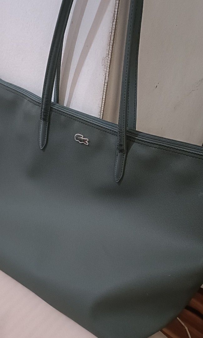 Lacoste tote bag Large preloved (Category: Tote Bags) located in San Juan City. Submitted by gentlefire.50c95f (Listing ID 1469274349, Image 1). Description: .