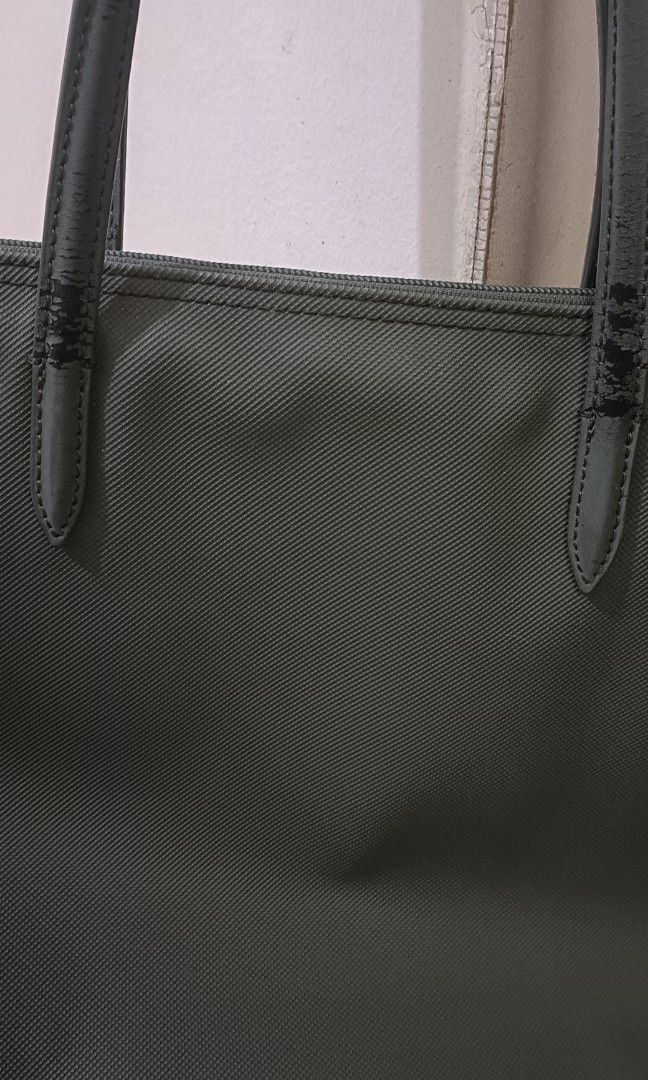 Lacoste tote bag Large preloved (Category: Tote Bags) located in San Juan City. Submitted by gentlefire.50c95f (Listing ID 1469274349, Image 3). Description: .