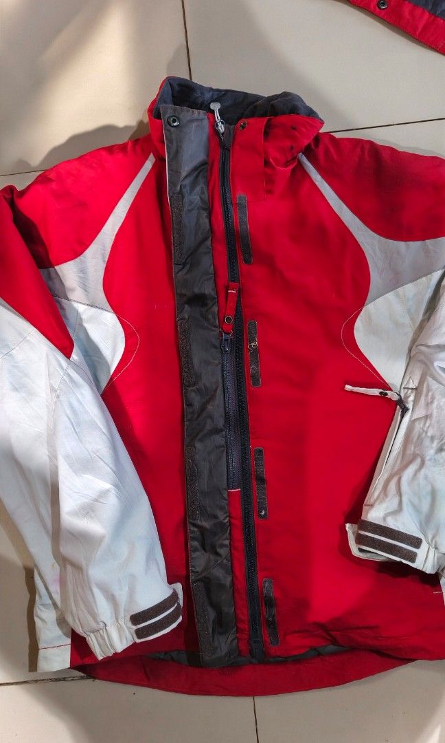 Lafuma Climaway Ski jacket/winter jacket (Category: Coats, Jackets and Outerwear) located in Zamboanga. Submitted by crazy_findss (Listing ID 1469318316, Image 3). Description: 20x24 Size Small to Medium Great condition Minimal issue stains(visible on last 3 pictures) Working zippers Complete buttons Detachable hood Add sf Location:Zamboanga City.