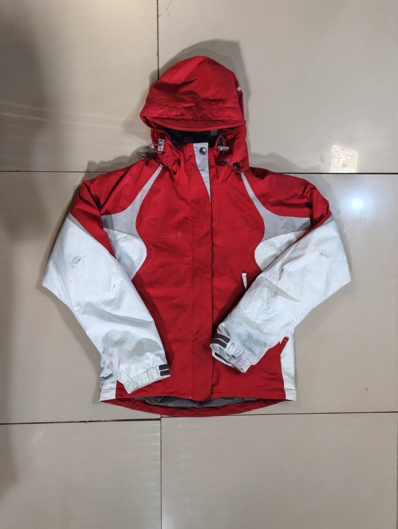 Lafuma Climaway Ski jacket/winter jacket (Category: Coats, Jackets and Outerwear) located in Zamboanga. Submitted by crazy_findss (Listing ID 1469318316, Image 2). Description: 20x24 Size Small to Medium Great condition Minimal issue stains(visible on last 3 pictures) Working zippers Complete buttons Detachable hood Add sf Location:Zamboanga City.