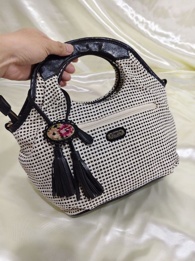 LAKE ALSTER BAG 13/9 " (Category: Cross-body Bags) located in Gamu. Submitted by 2022bagsbunny (Listing ID 1469187699, Image 2). Description: .