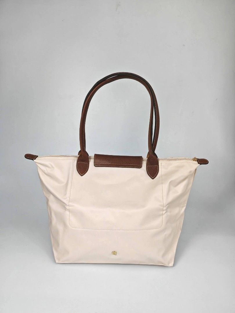 large long handle classic le pliage tote papier (Category: Shoulder Bags) located in Quezon City. Submitted by rnjcollections_eleganteph (Listing ID 1469346622, Image 3). Description: .