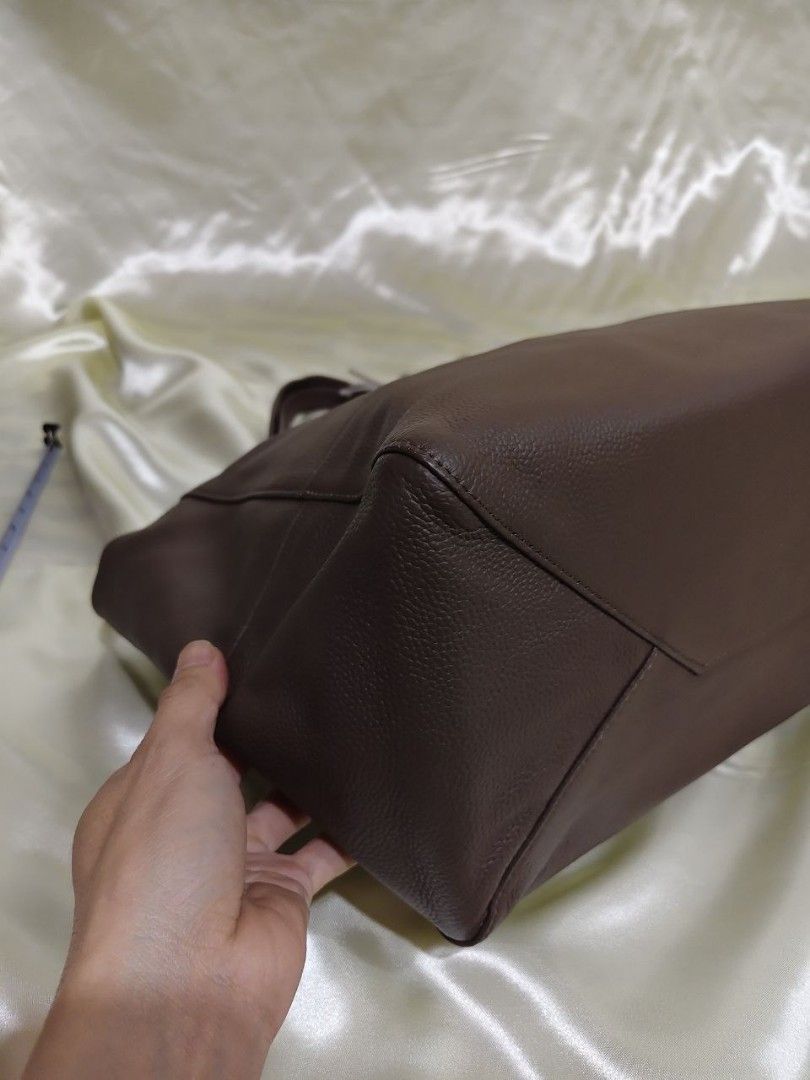 LARGE SHOULDER BAG 19/12" (Category: Shoulder Bags) located in Gamu. Submitted by 2022bagsbunny (Listing ID 1469198712, Image 2). Description: .
