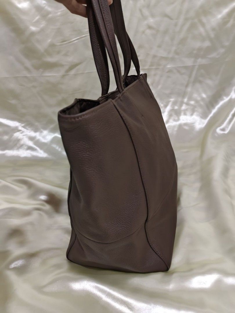 LARGE SHOULDER BAG 19/12" (Category: Shoulder Bags) located in Gamu. Submitted by 2022bagsbunny (Listing ID 1469198712, Image 3). Description: .