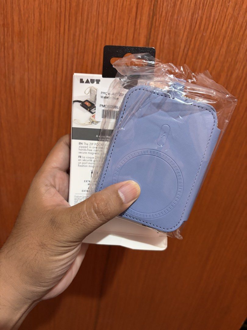 Laut Zip Pocket (Category: Cases & Sleeves) located in Dasmarinas. Submitted by markusi22 (Listing ID 1469289404, Image 2). Description: for sale only price : 800 📲Laut Zip Pocket bnew 💯 authentic rfs : not needed - freebies from 18 Pro Max preorder shipping only via Lalamove or LBC please respect my post thanks.