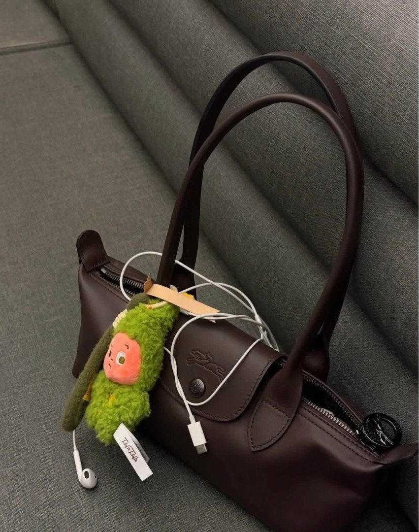LC bag (Category: Luxury Bags & Wallets) located in General Mariano Alvarez. Submitted by missypreloveddd (Listing ID 1469190590, Image 2). Description: .