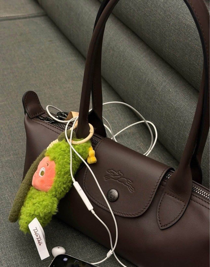 LC bag (Category: Luxury Bags & Wallets) located in General Mariano Alvarez. Submitted by missypreloveddd (Listing ID 1469190590, Image 3). Description: .