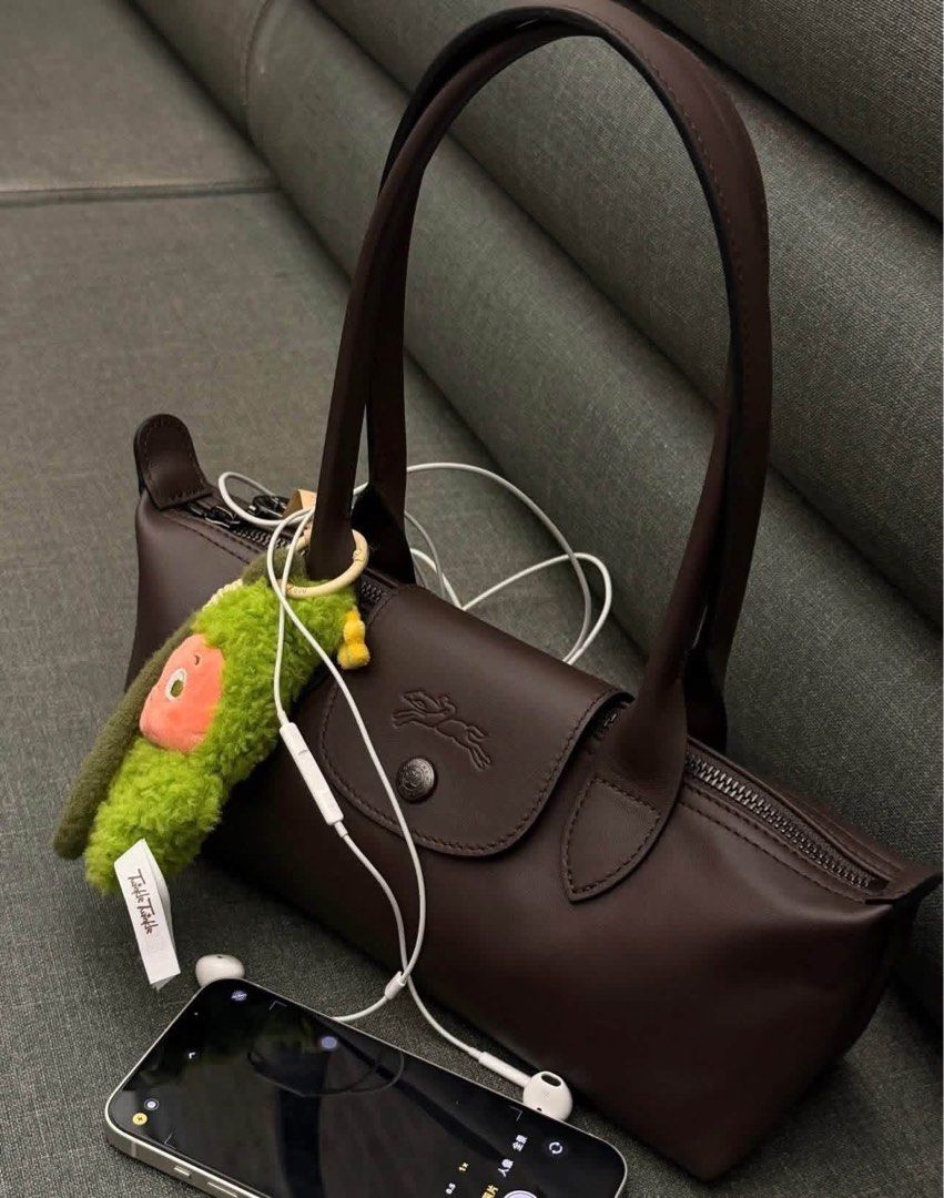 LC bag (Category: Luxury Bags & Wallets) located in General Mariano Alvarez. Submitted by missypreloveddd (Listing ID 1469190590, Image 1). Description: .